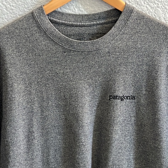 Patagonia Responsibili-Tee Fitz Roy Horizons Men’s Short Sleeve Crew Neck Size S - Picture 2 of 5